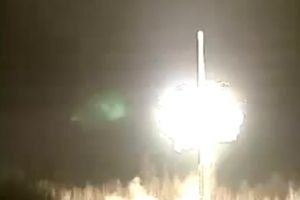 Запуск ракеты "Тополь"
