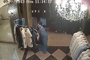 Как бабка шубу воровала