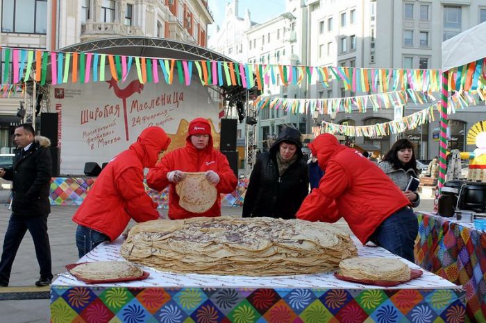 Блинный пирог весом 500 кг