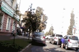Девка паркуется где хочет