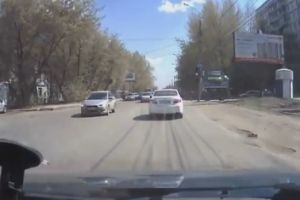 Скутера на дороге