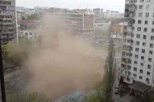 Пока вертолет думал присесть