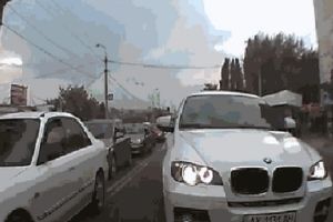 Безмозглая обезьяна на БМВ