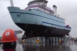 Как спускают корабли на воду