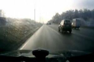 Дорожный хам на джипе