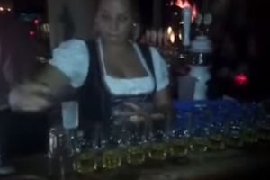 Из девушки получился крутой бармен