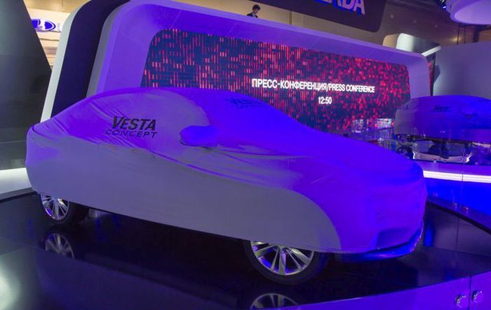 В Москве представлены Lada Vesta и Lada Xray