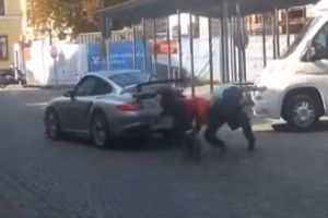 Porsche тоже ломается