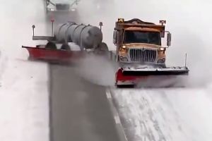 Вот как нужно снег убирать