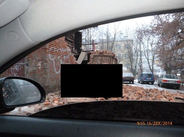 Не паркуйтесь у ветхих строений