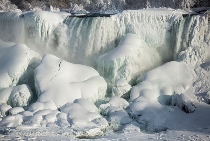 Ниагарский водопад зимой