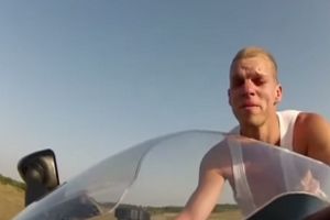 Что происходит с лицом на скорости 260 Км/ч.