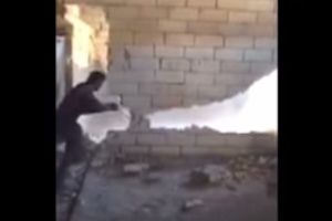 Чуть не попал под кирпич