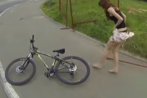 Полет велосипедистки
