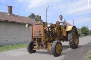 Полностью деревянный трактор