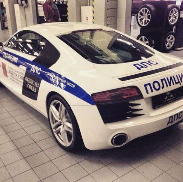 У питерских полицейских появился суперкар Audi R8