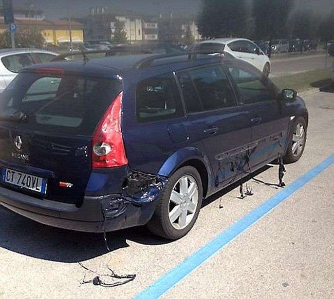 Расплавившийся автомобиль