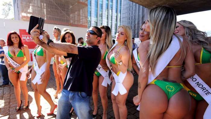 Девушки с "Miss Bumbum 2015