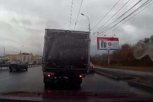 Справил нужду на дороге