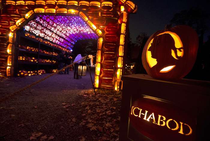 Арт-инсталляции и тыкв на выставке Great Jack O' Lantern Blaze