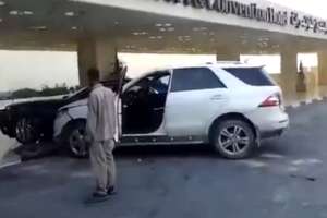 Шейх разгромил отель на своем джипе