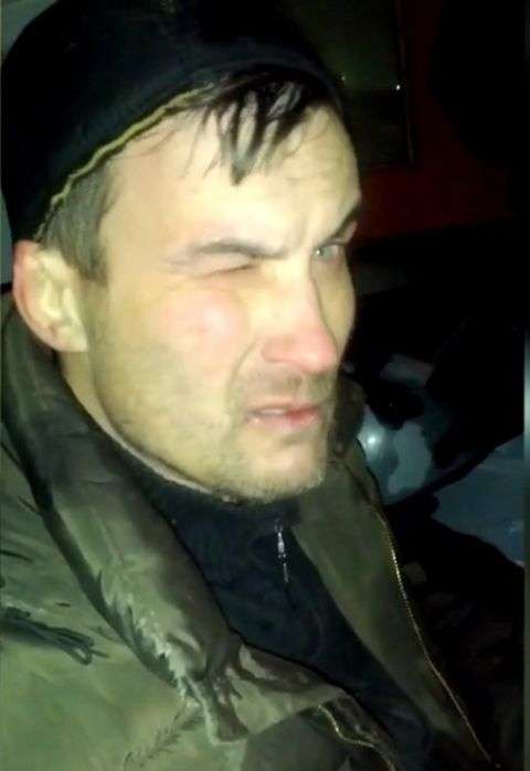 Горе-грабитель застрял в крыше торгового павильона