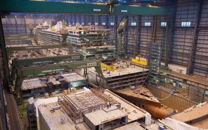 Процесс строительства круизного лайнера на норвежской верфи Meyer
