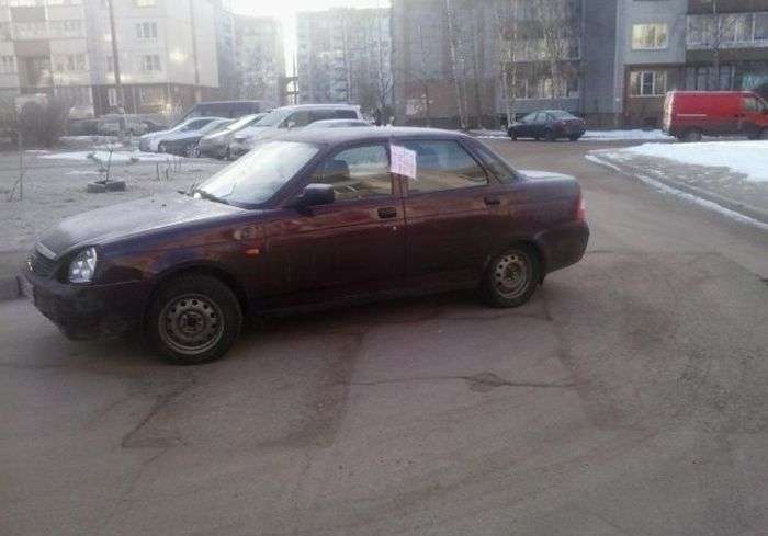 Послания оставленные на автомобиле, припаркованном не так, как нужно