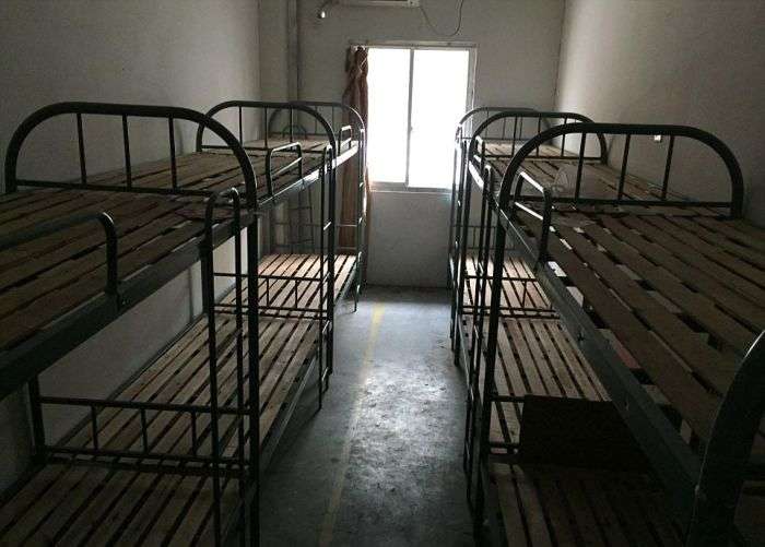 В каких условиях проживают сборщики iPhone