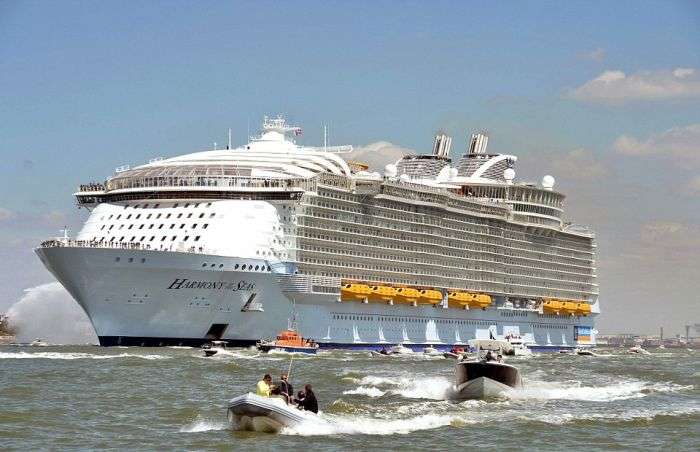 Первое плавание самого большого в мире круизного лайнера Harmony of the Seas