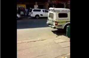 Парень сбежал с полицейской машины