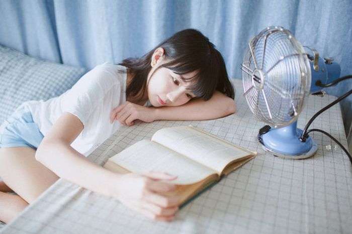 Странная книга для фотосета китаянки