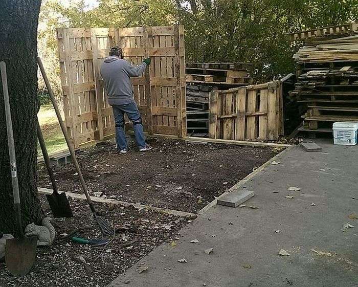 Сарай из деревянных поддонов