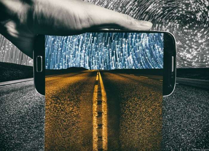 Фотограф вписывает свой телефон в снимки