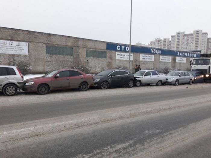 В Санкт-Петербурге неудачно припарковался мусоровоз