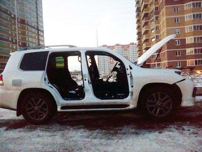 Автоворы разобрали внедорожник Lexus