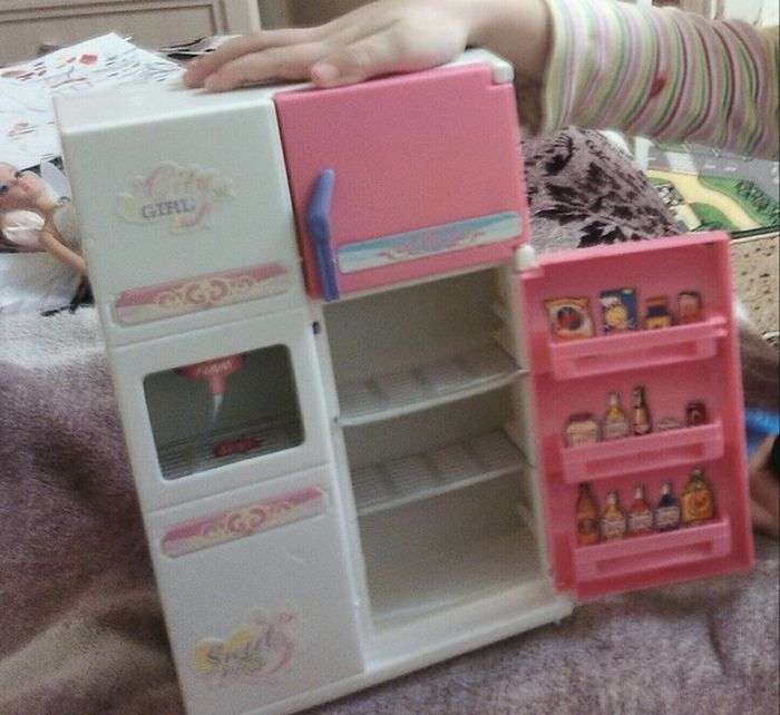 Игрушечный холодильник с сюрпризом