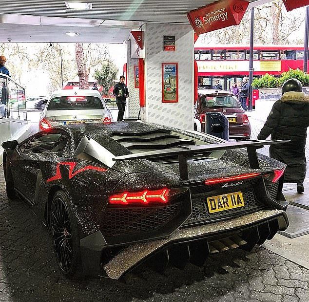 По желанию мажорки её Lamborghini украсили двумя миллионами кристаллов Сваровски