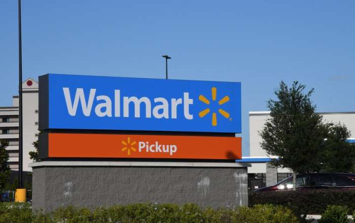 Walmart подал в суд на Tesla из-за загоревшихся солнечных батарей