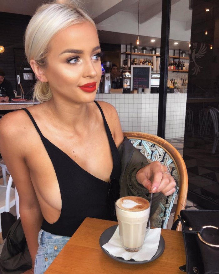 Фотографии девушек в стиле sideboob (31 фото)
