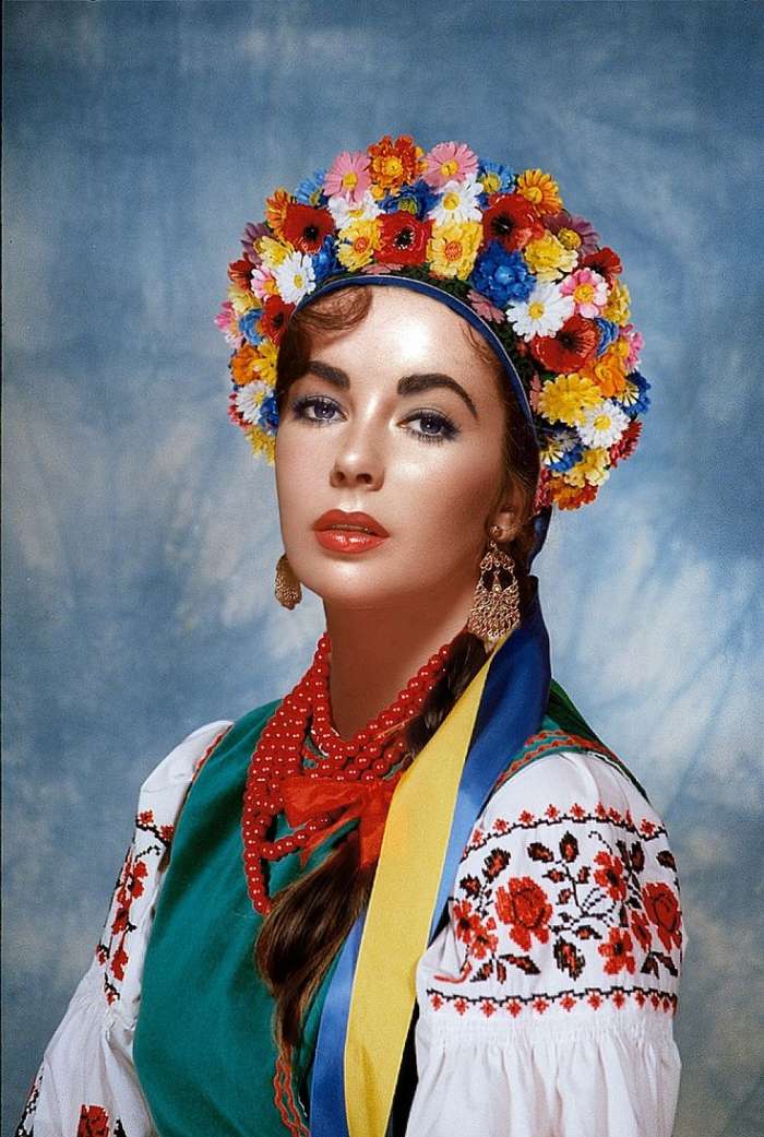 Девушки в вышиванках (113 фото)