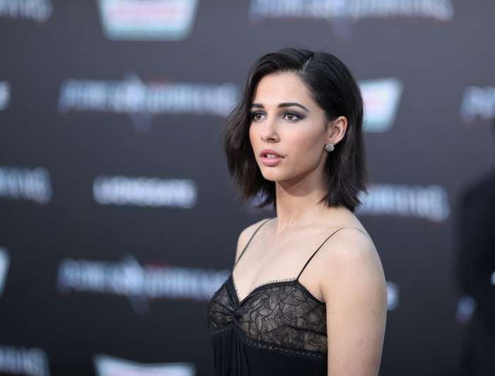 Наоми Скотт (Naomi Scott, Naomi Grace Scott) (51 фото)