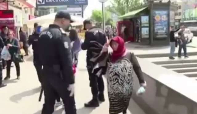 Бабушка не растерялась