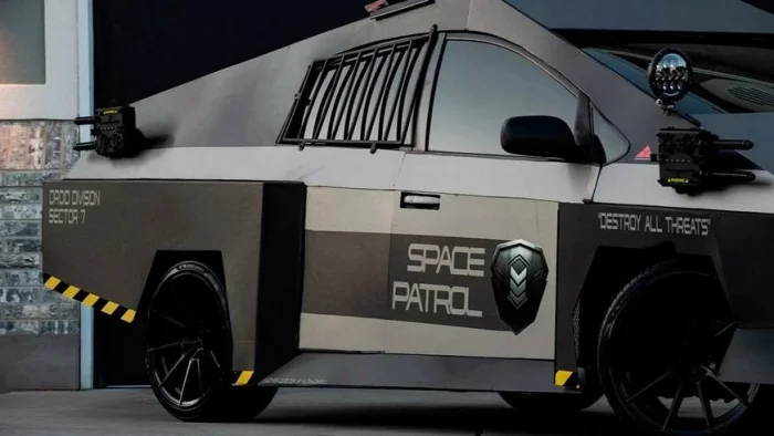 Toyota Prius в стиле Cybertruck: инновационный гибридный автомобиль для будущего.