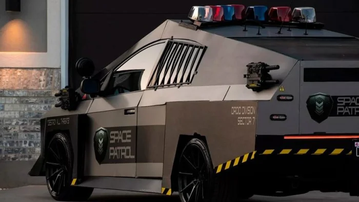 Toyota Prius в стиле Cybertruck: инновационный гибридный автомобиль для будущего.