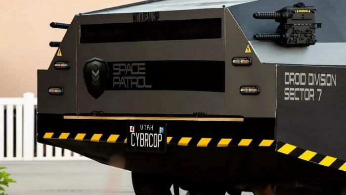 Toyota Prius в стиле Cybertruck: инновационный гибридный автомобиль для будущего.