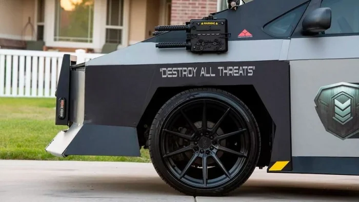 Toyota Prius в стиле Cybertruck: инновационный гибридный автомобиль для будущего.