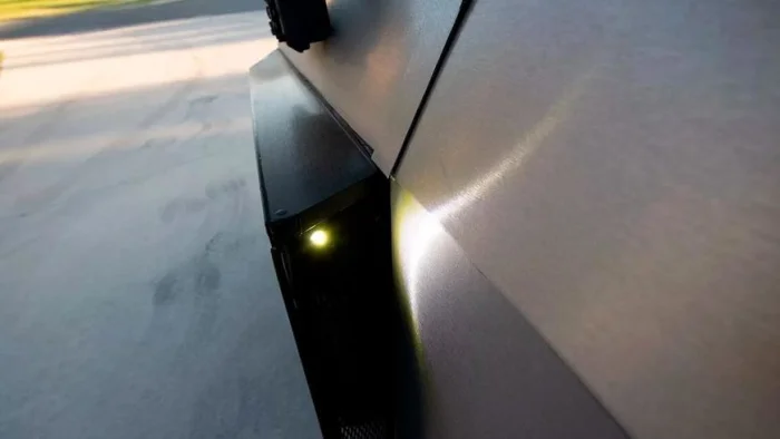 Toyota Prius в стиле Cybertruck: инновационный гибридный автомобиль для будущего.