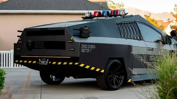 Toyota Prius в стиле Cybertruck: инновационный гибридный автомобиль для будущего.