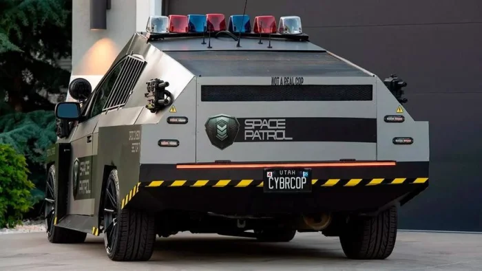 Toyota Prius в стиле Cybertruck: инновационный гибридный автомобиль для будущего.